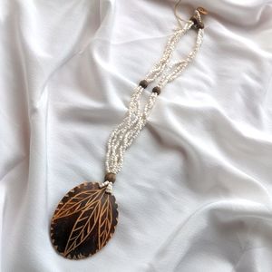 Hand carved leaf pendant bead necklace